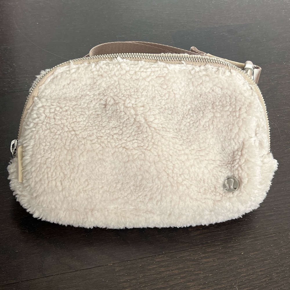 Lululemon Everywhere Sherpa Belt Bag